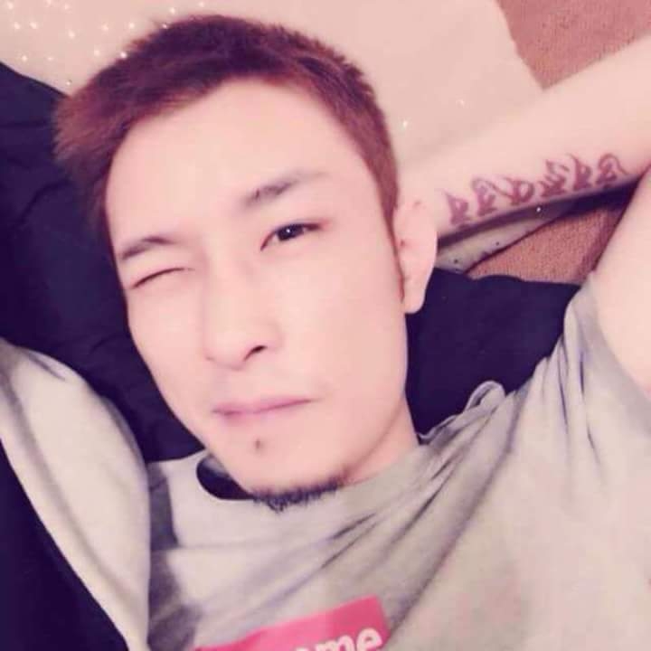 难得拥抱的第一张照片--荆州相亲服务中心