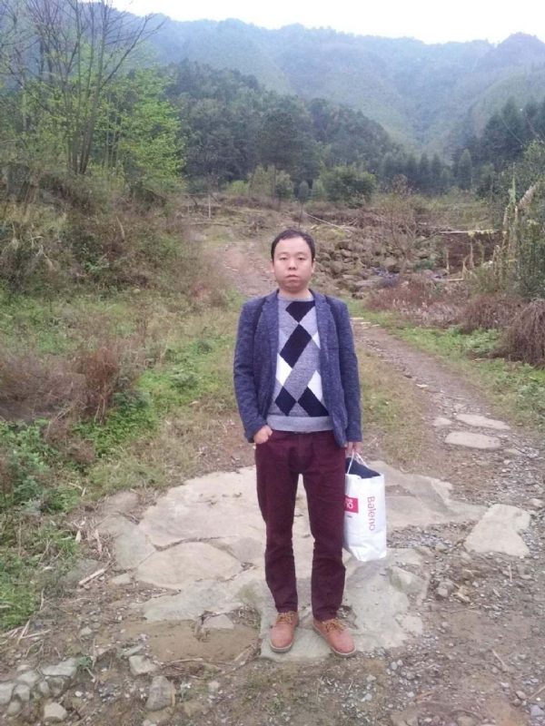 奋斗的第一张照片--荆州相亲服务中心