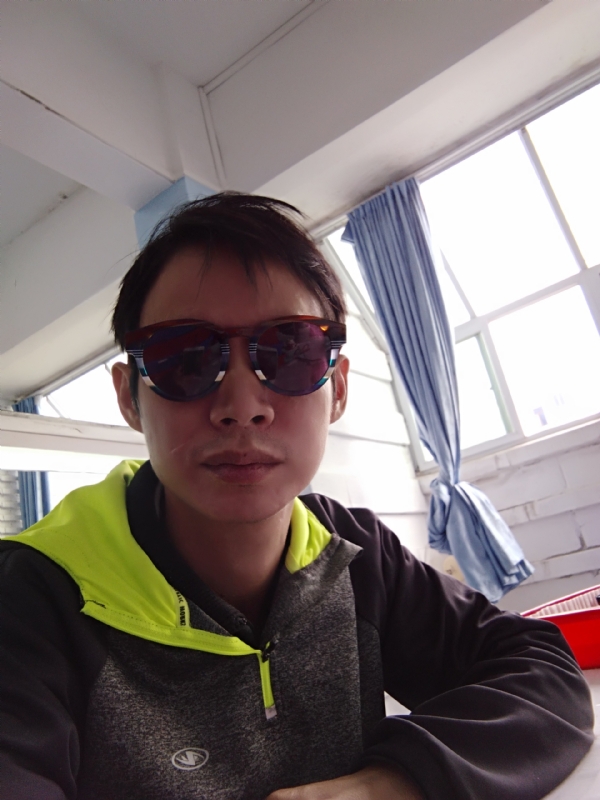 五华移民男的第一张照片--荆州相亲服务中心