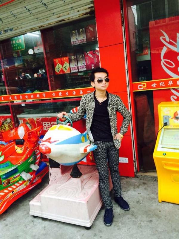 阳光帅气男嘉宾的第一张照片--荆州相亲服务中心