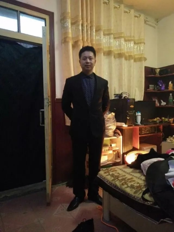 亮亮的第一张照片--荆州相亲服务中心