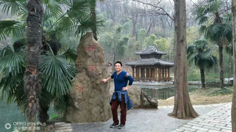 烦事用点心的第一张照片--荆州相亲服务中心