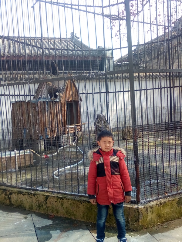 山高人伟峰的第一张照片--荆州相亲服务中心