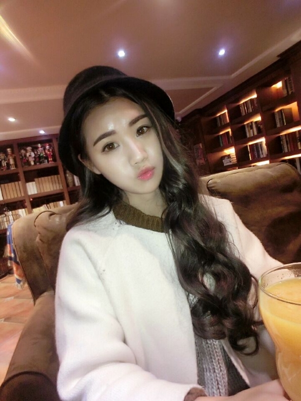 气质小妹的第三张照片--荆州相亲服务中心