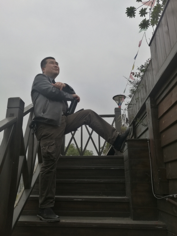 孤单背影的第一张照片--荆州相亲服务中心