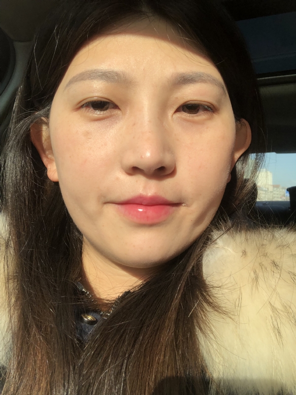 轻闭双眼的第一张照片--荆州相亲服务中心