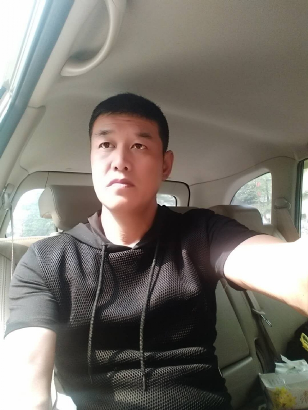 深爱的疯子的第一张照片--荆州相亲服务中心