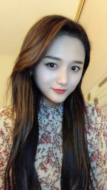 淡然一笑的第一张照片--荆州相亲服务中心