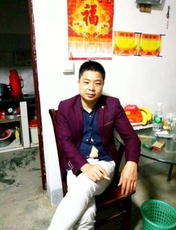 蓝色的微笑的第一张照片--荆州相亲服务中心