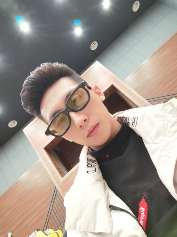 少年已不在年少的第一张照片--荆州相亲服务中心