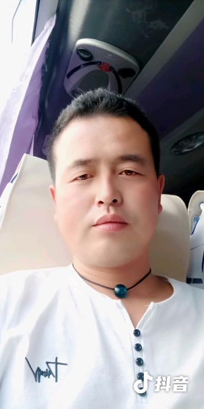 瞬间被爱上的第一张照片--荆州相亲服务中心