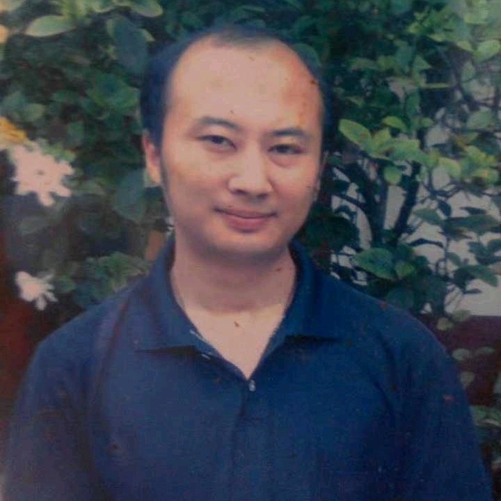 石峰里的生命的第一张照片--荆州相亲服务中心