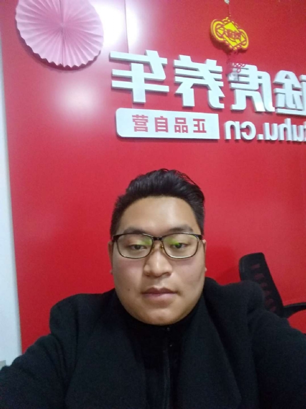 向上倾斜45度的第一张照片--荆州相亲服务中心