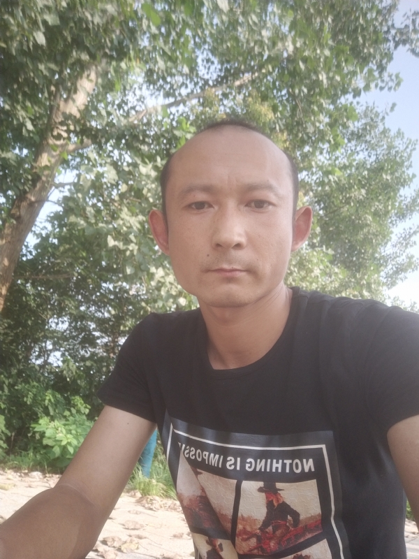 80大叔的第二张照片--荆州相亲服务中心