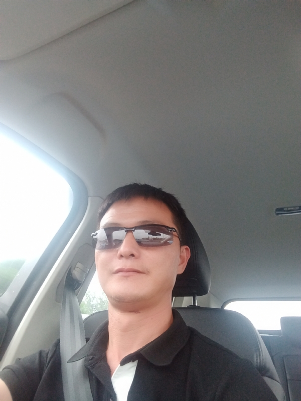 孤独的男人的第二张照片--荆州相亲服务中心