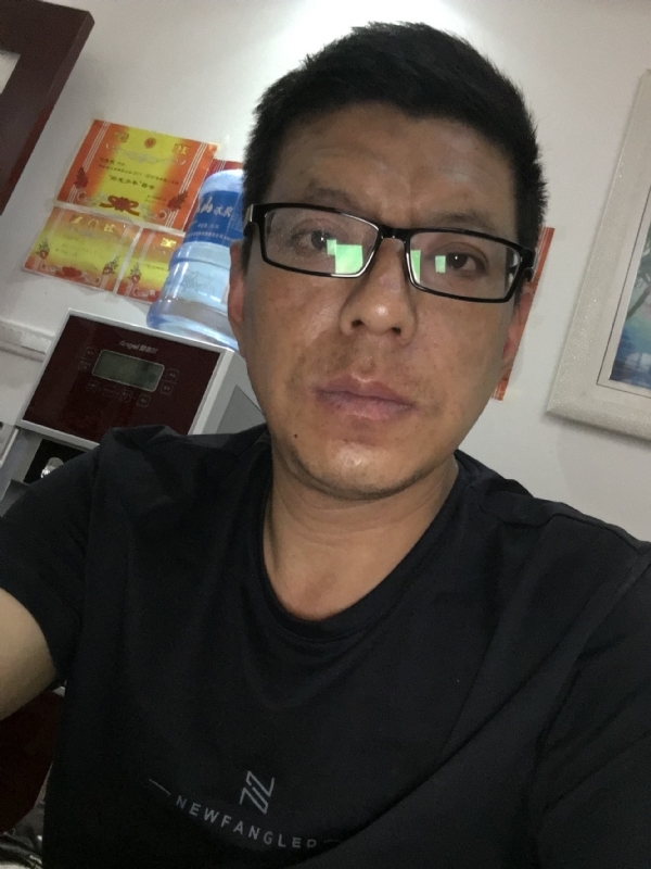 牵手的第三张照片--荆州相亲服务中心