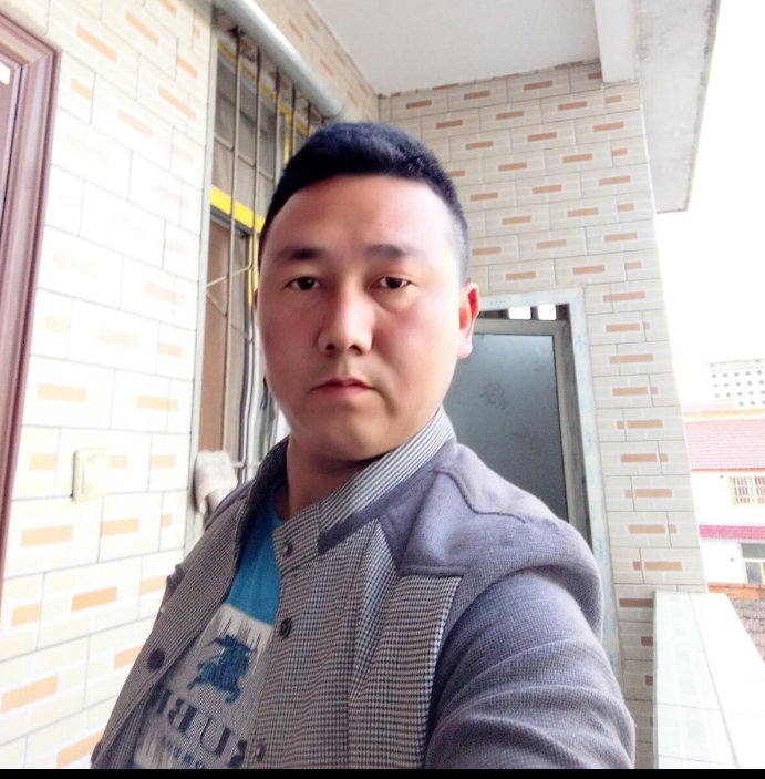 帅帅的大叔的第一张照片--荆州相亲服务中心