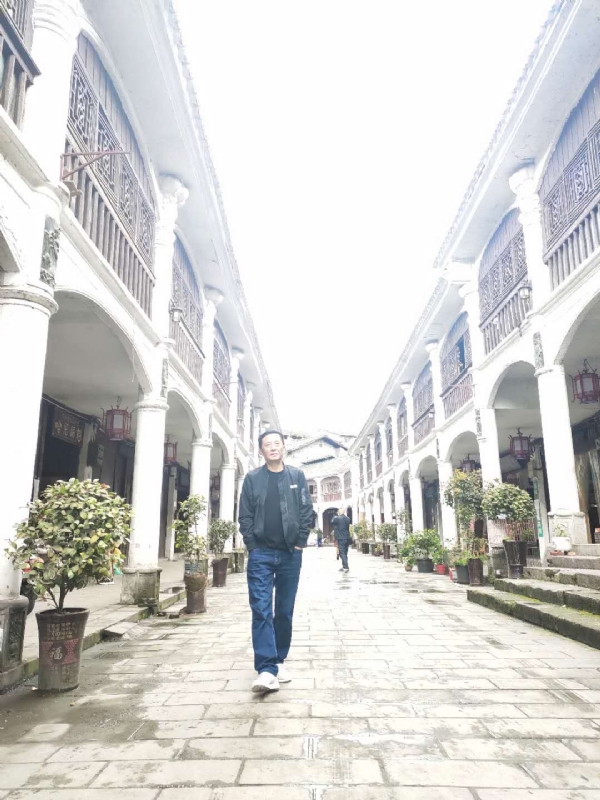 斌哥哥的第一张照片--荆州相亲服务中心