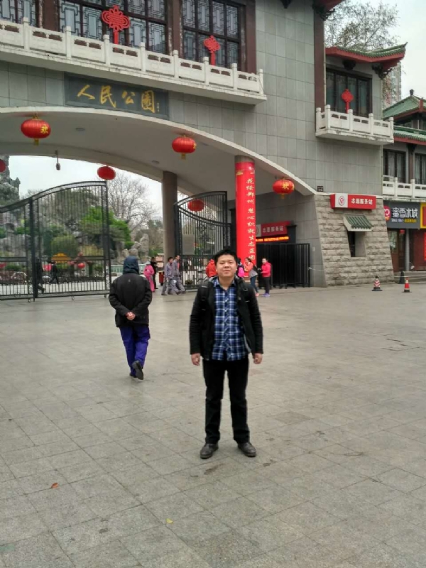 在奋斗的第一张照片--荆州相亲服务中心