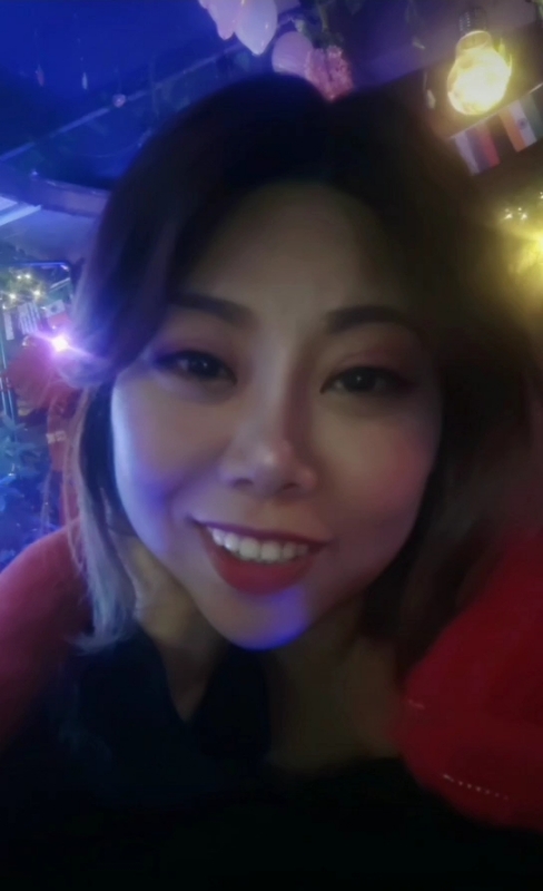 收快递的费仙女的第一张照片--荆州相亲服务中心