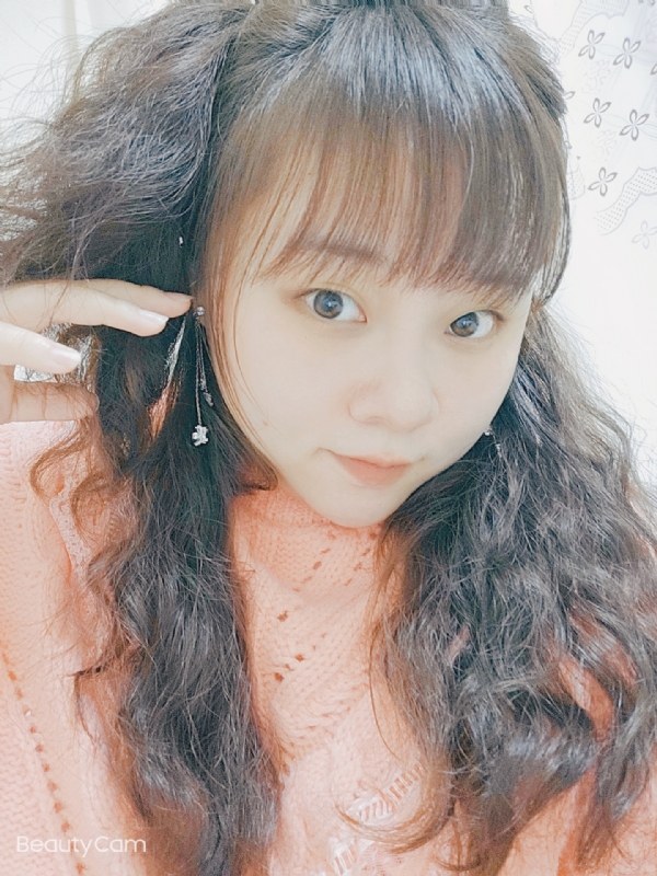 艾薇儿的第一张照片--荆州相亲服务中心