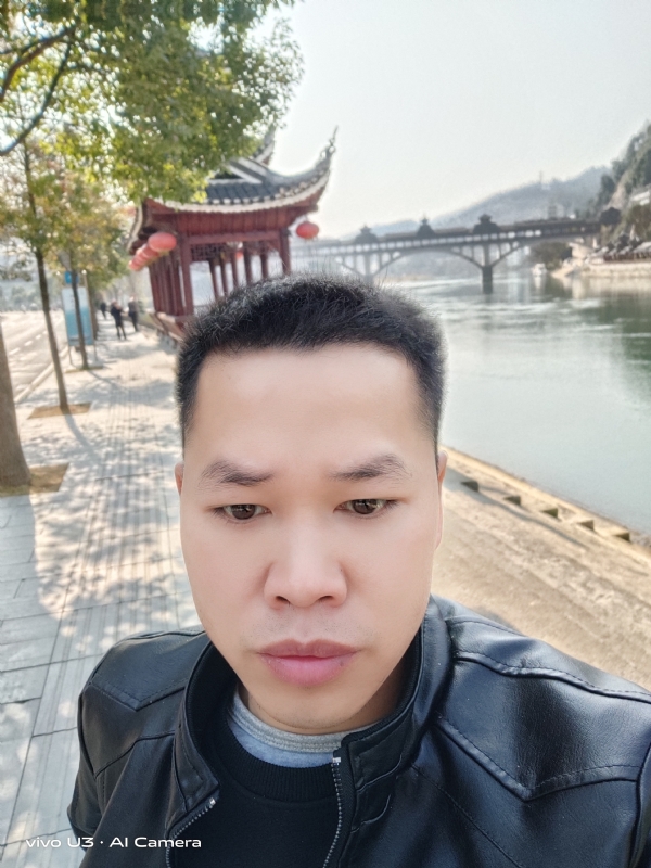 啊锦的第一张照片--荆州相亲服务中心