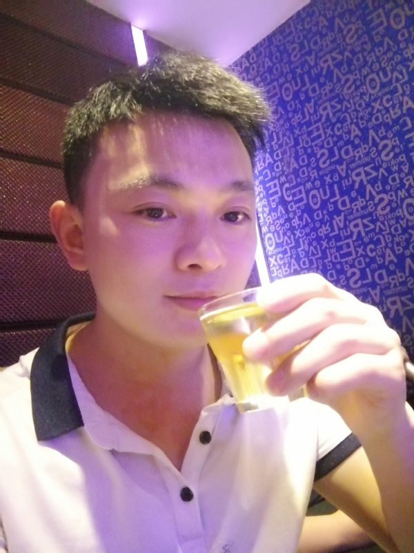 幸福的拥抱的第一张照片--荆州相亲服务中心