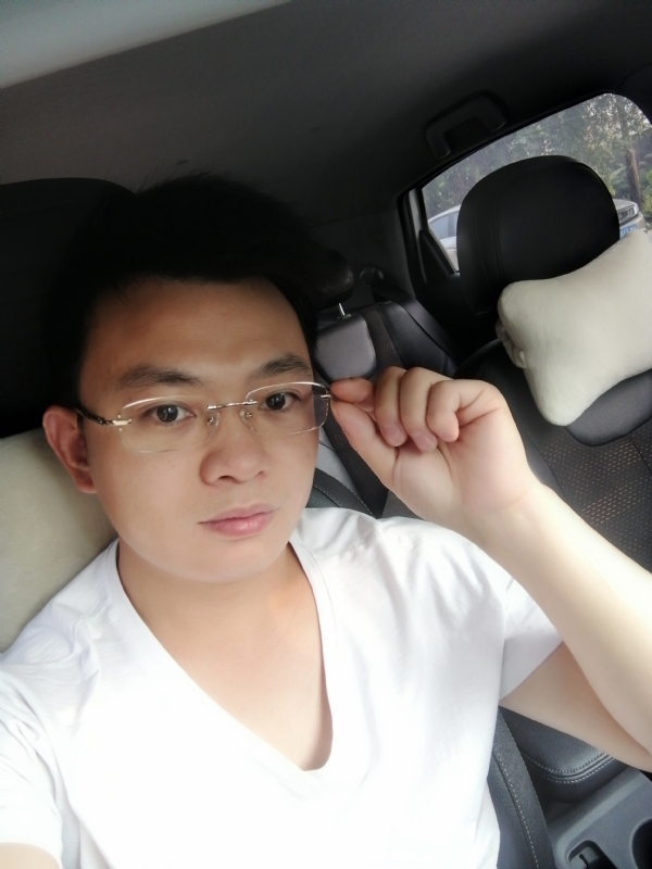 幸福的拥抱的第二张照片--荆州相亲服务中心