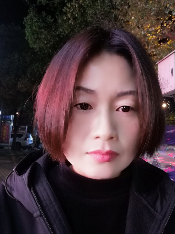 风中百合的第一张照片--荆州相亲服务中心