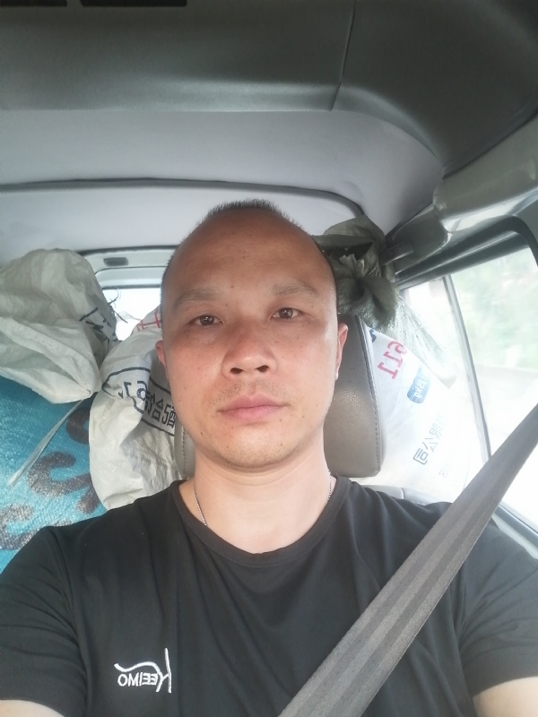 新旺丁的第二张照片--荆州相亲服务中心