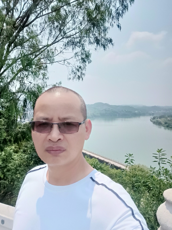 随缘随性的第一张照片--荆州相亲服务中心