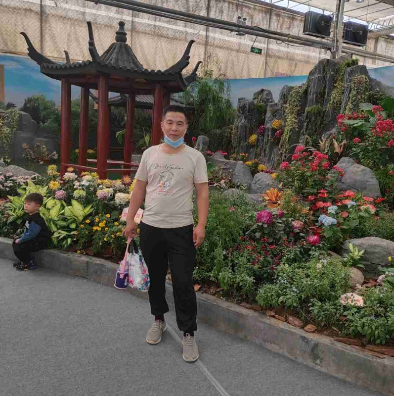 受伤的痴情男的第一张照片--荆州相亲服务中心
