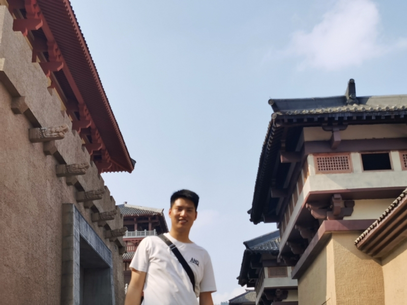 咸鱼不闲的第二张照片--荆州相亲服务中心