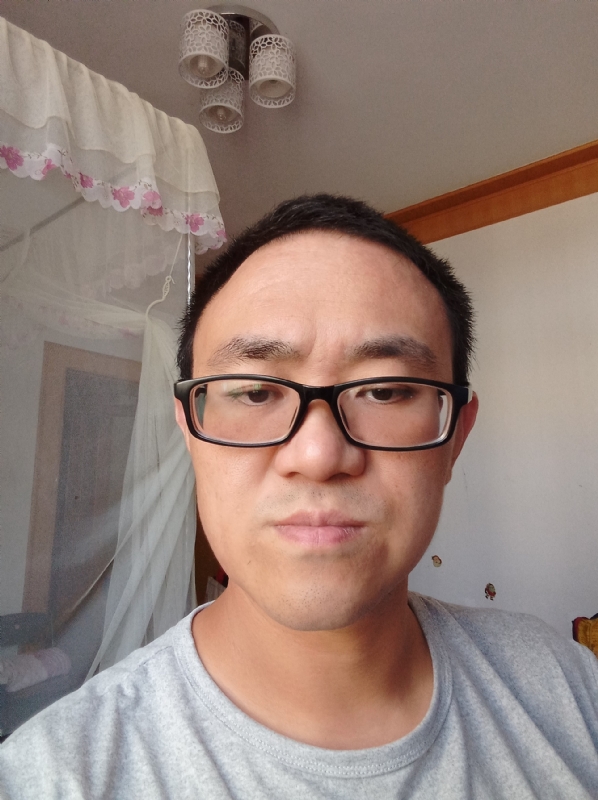 小涨常鸿的第一张照片--荆州相亲服务中心