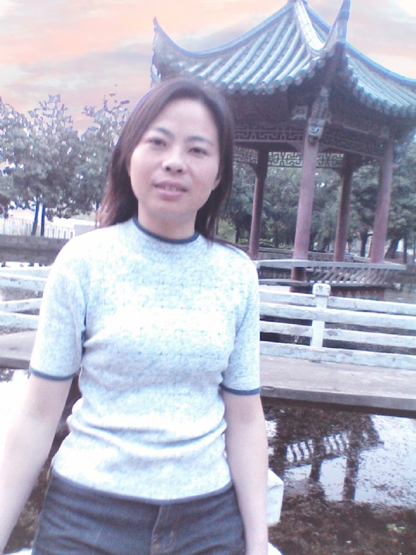 小草的第三张照片--荆州相亲服务中心