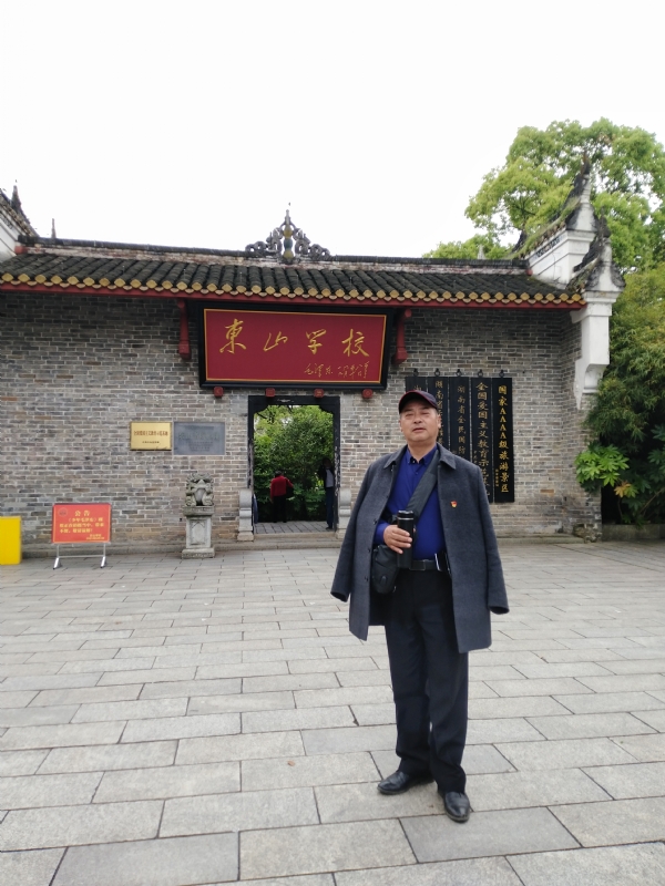 孤独的老帅的第二张照片--荆州相亲服务中心