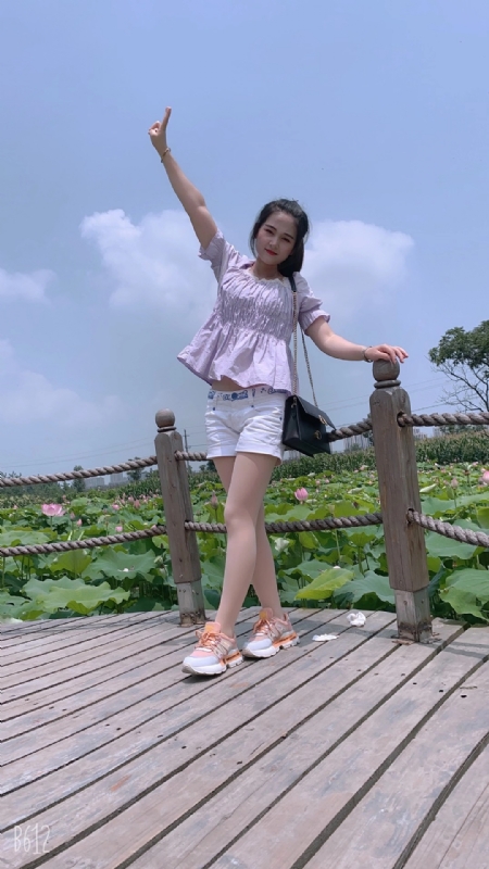 秋水伊人的第一张照片--荆州相亲服务中心