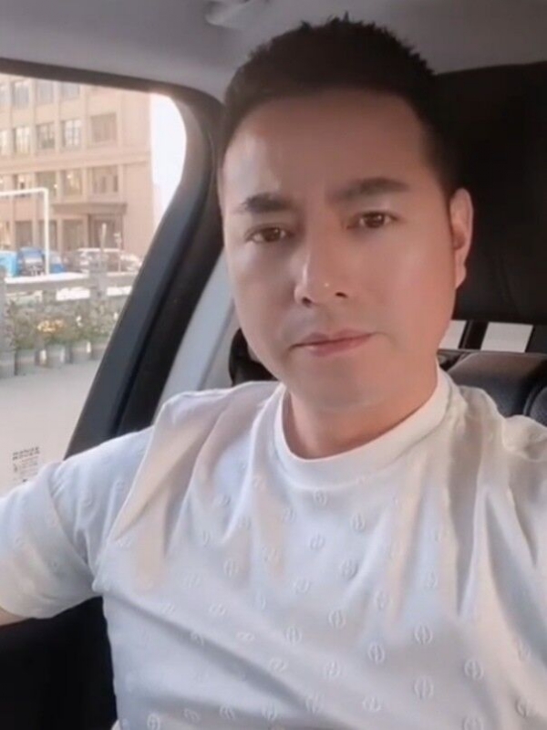 勿忘初心的第一张照片--荆州相亲服务中心