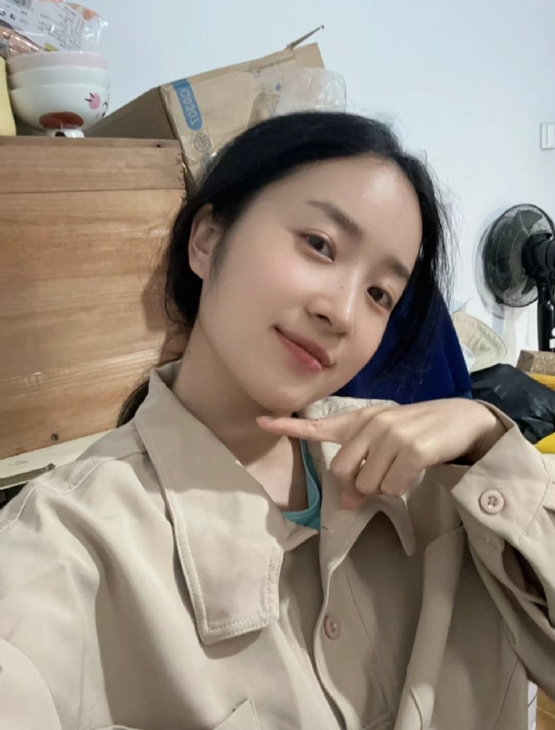 多喝热水的第二张照片--荆州相亲服务中心