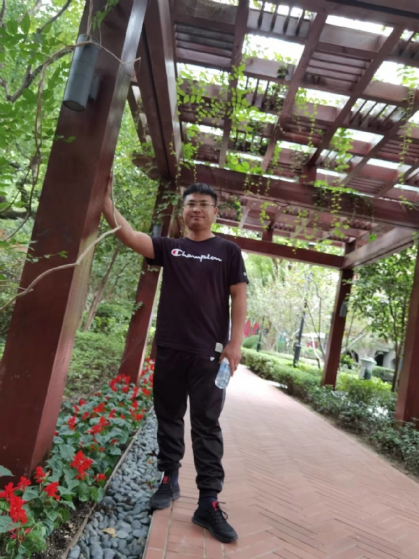 会飞的鱼的第一张照片--荆州相亲服务中心
