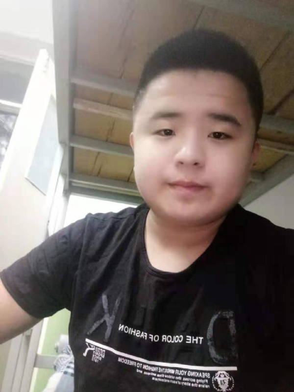 打小就爱淘气的第一张照片--荆州相亲服务中心