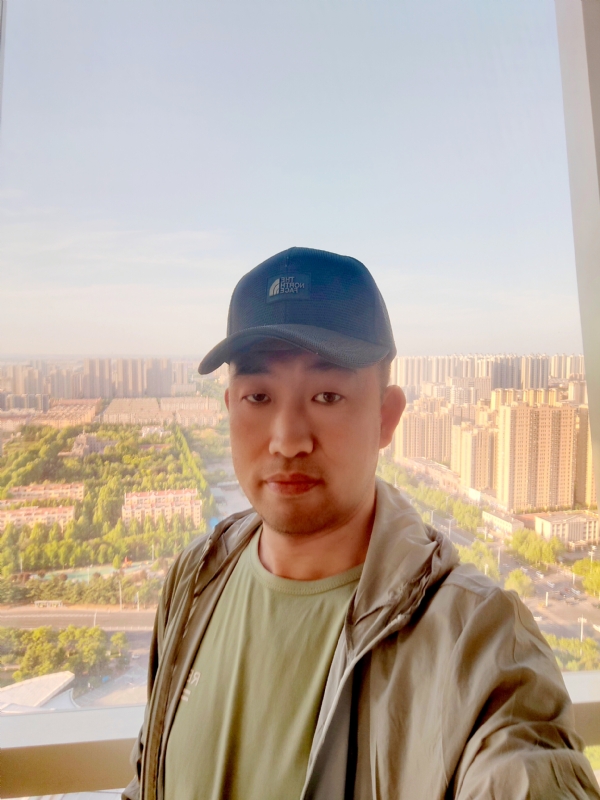 勇攀高峰的第一张照片--荆州相亲服务中心