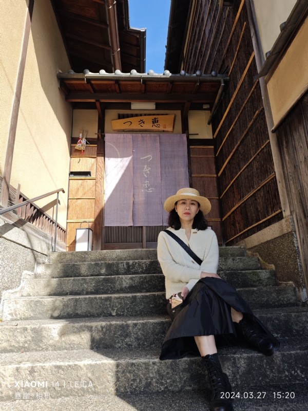 踱着方步的猫小姐的第一张照片--荆州相亲服务中心