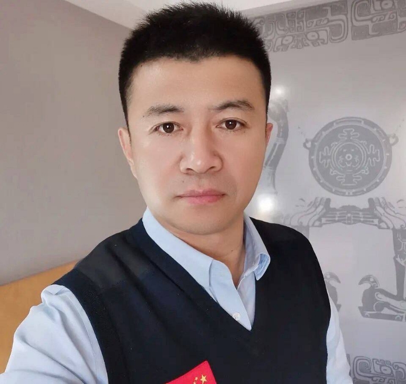生在红旗下的第一张照片--荆州相亲服务中心