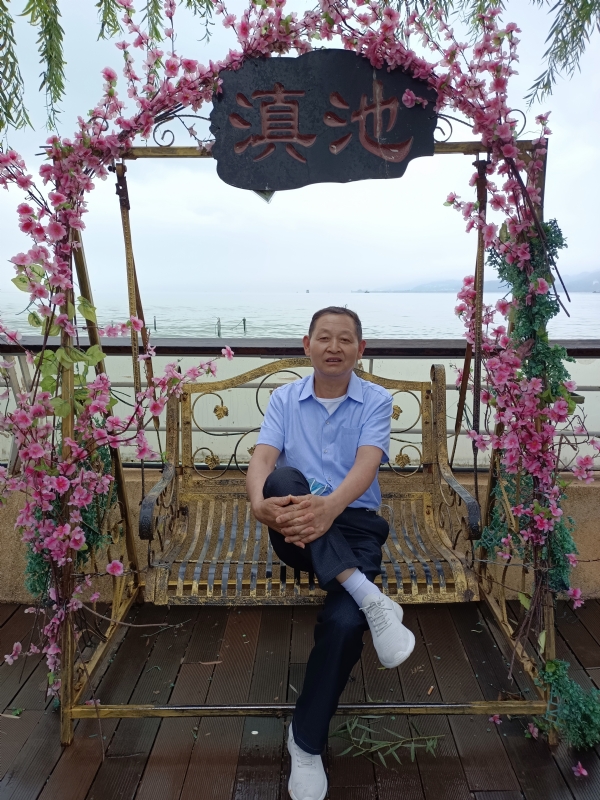 奋斗的第一张照片--荆州相亲服务中心