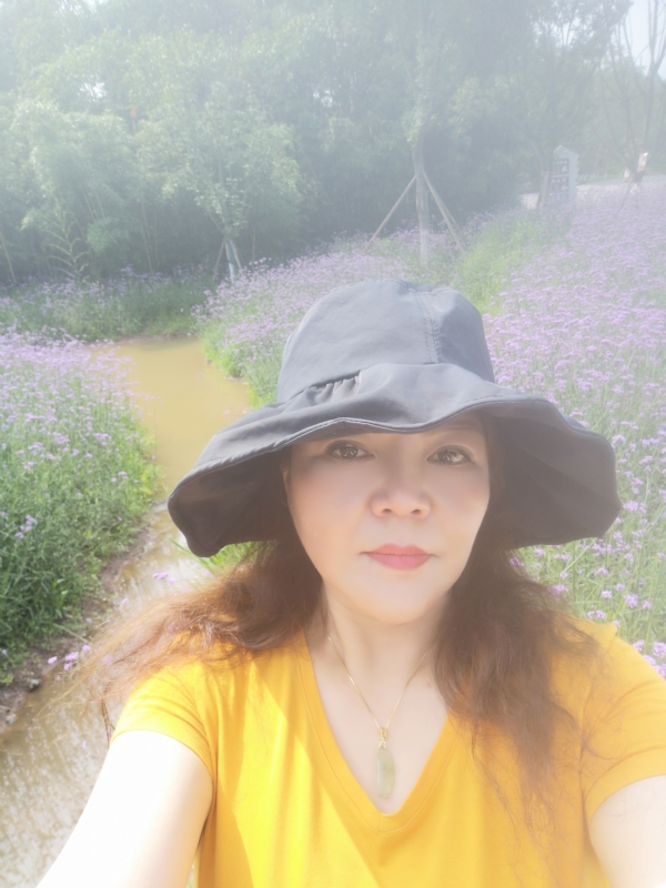 宛霞的第三张照片--荆州相亲服务中心