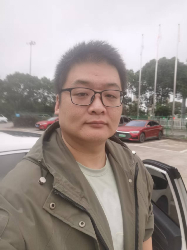 Russell的第一张照片--荆州相亲服务中心