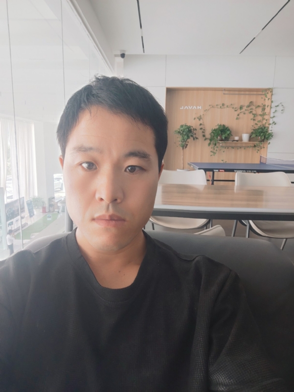 吊挂看风景的第一张照片--荆州相亲服务中心