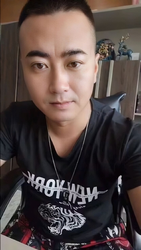 Luck耀的第一张照片--荆州相亲服务中心