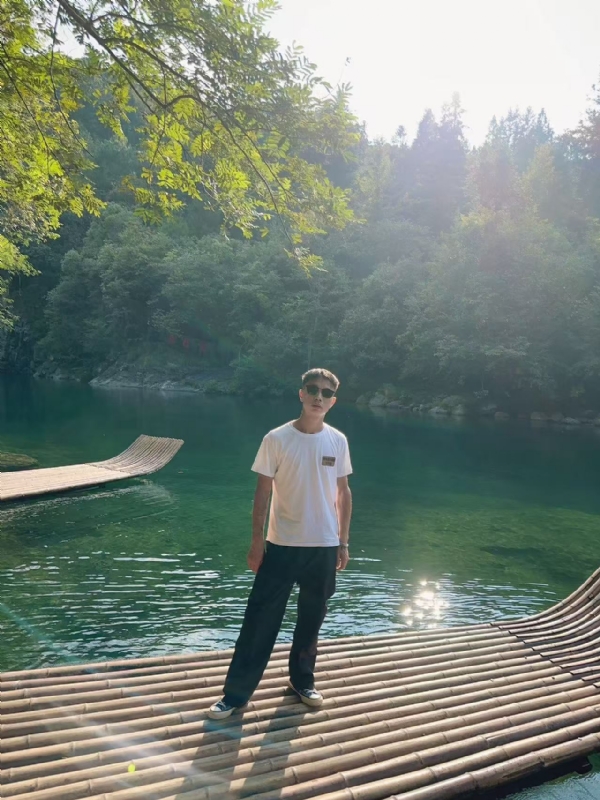 林言的第二张照片--荆州相亲服务中心